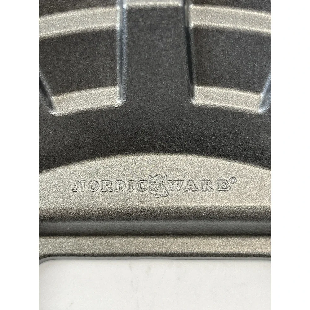 Nordic Ware Sports Arena Bundt Cake‎ Pan Cast Aluminum, 9 cups